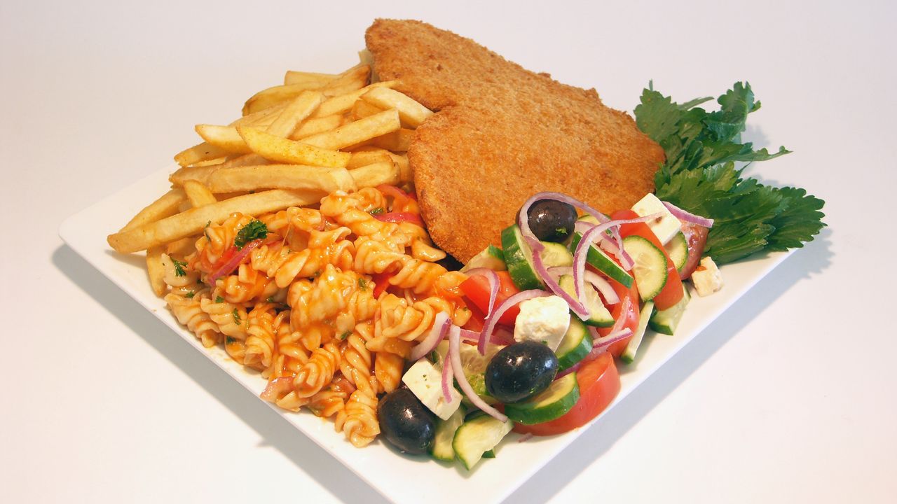 Chicken Schnitzel - Salad Pack with Chips