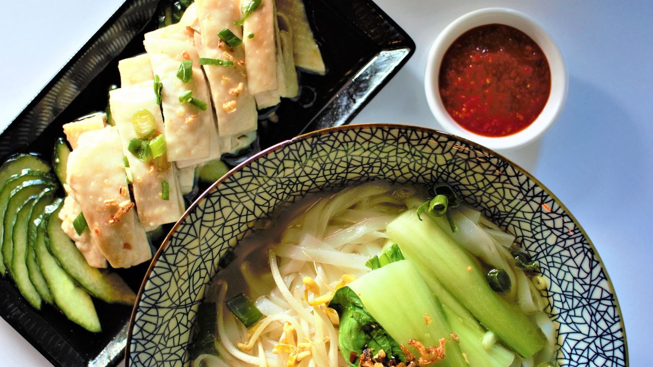 C2, Hainanese Chicken Rice Noodle Soup / 海南鸡汤河粉