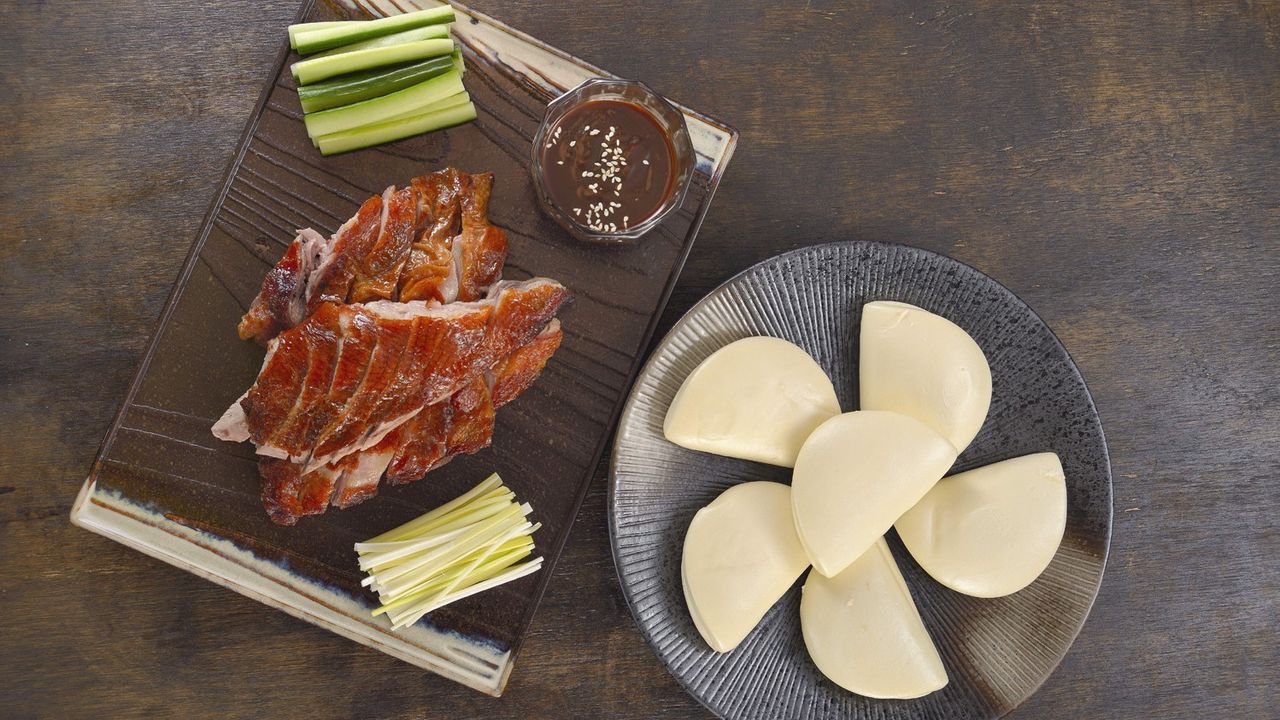 402 Roast Duck Served with Lotus Buns (Half)