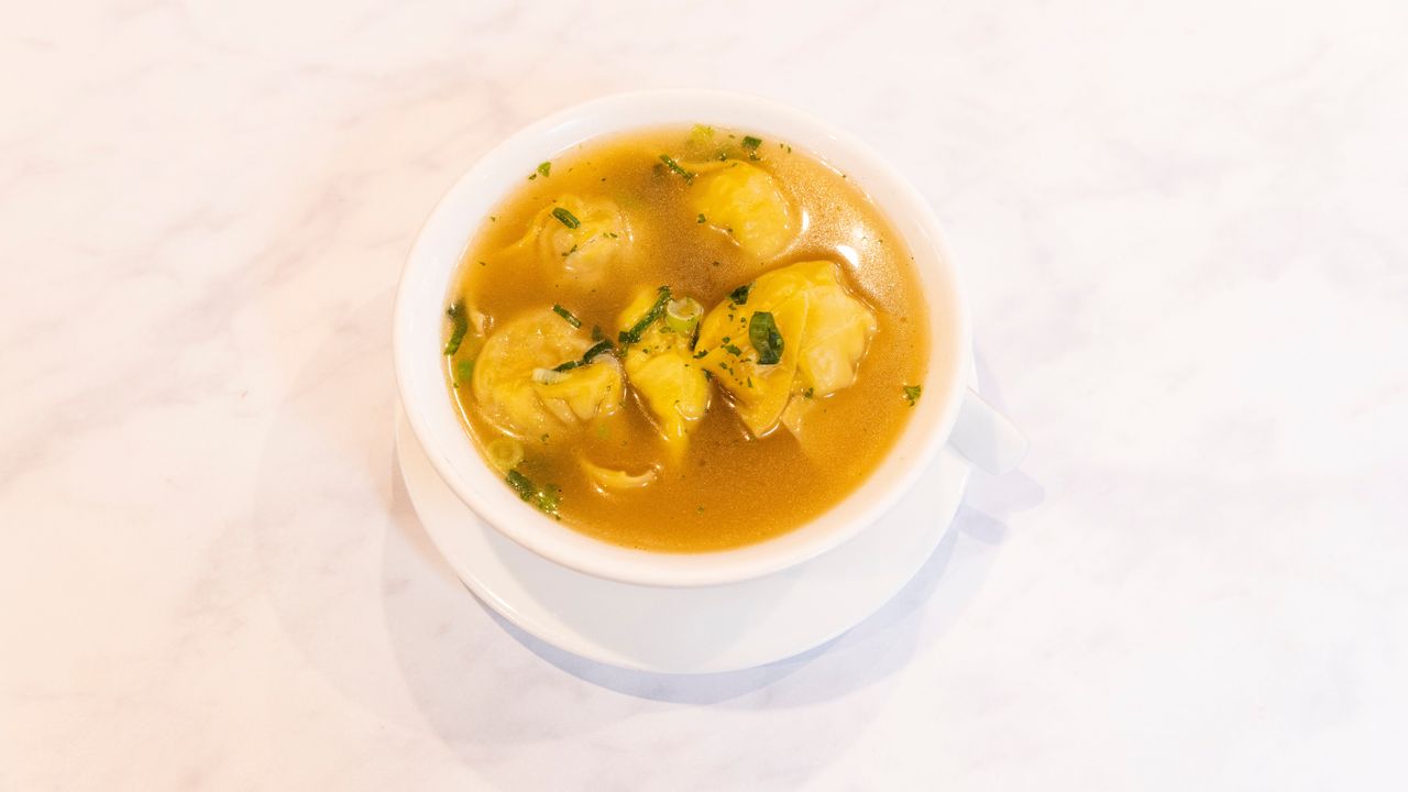 Short Soup (Wonton) 上湯雲吞 (6 Pieces)