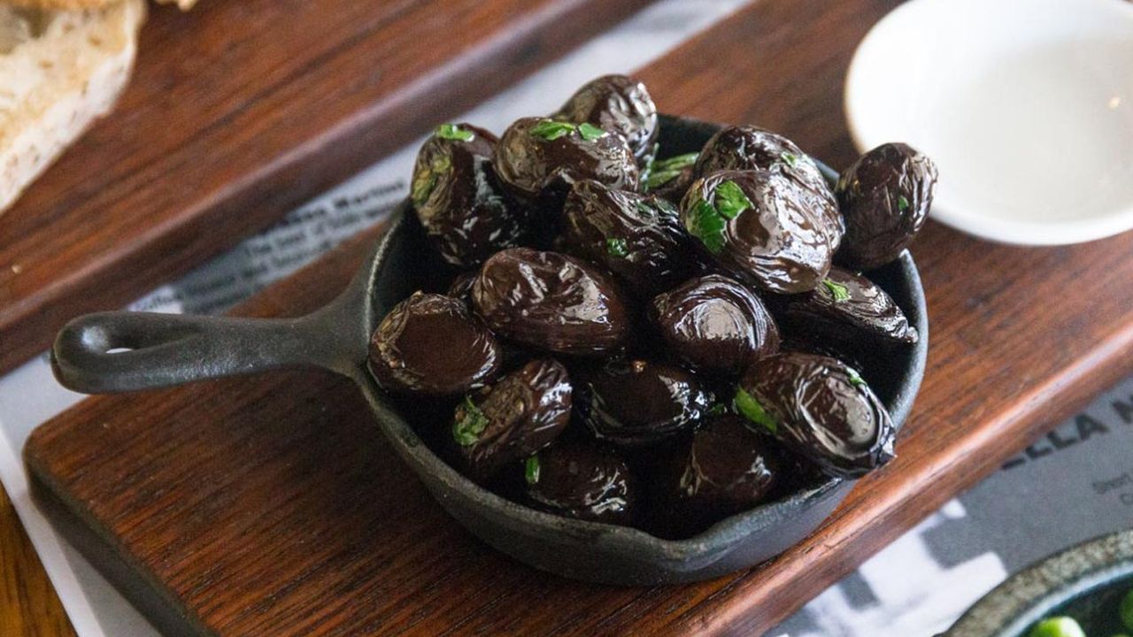 Olive Caldi (Sicilian Semi Dry Black Olives)