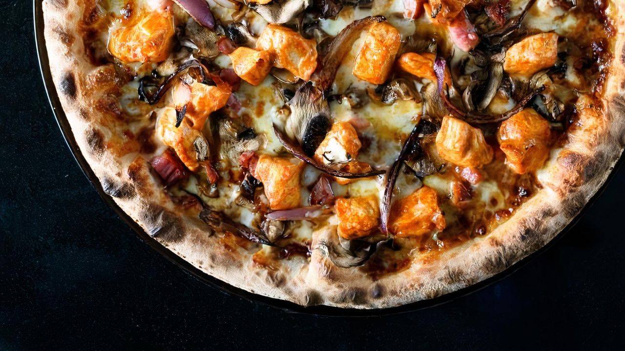 13" Smokin' Chick Pizza