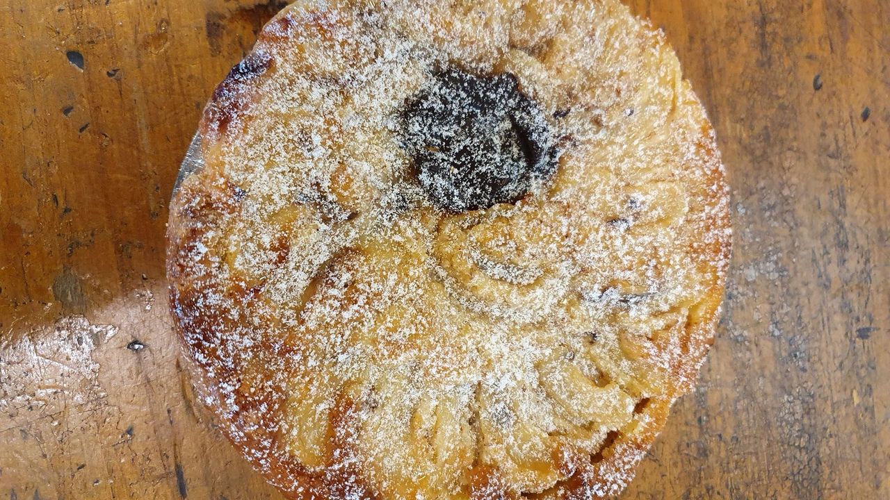 Almond, Pear & Chocolate Tart