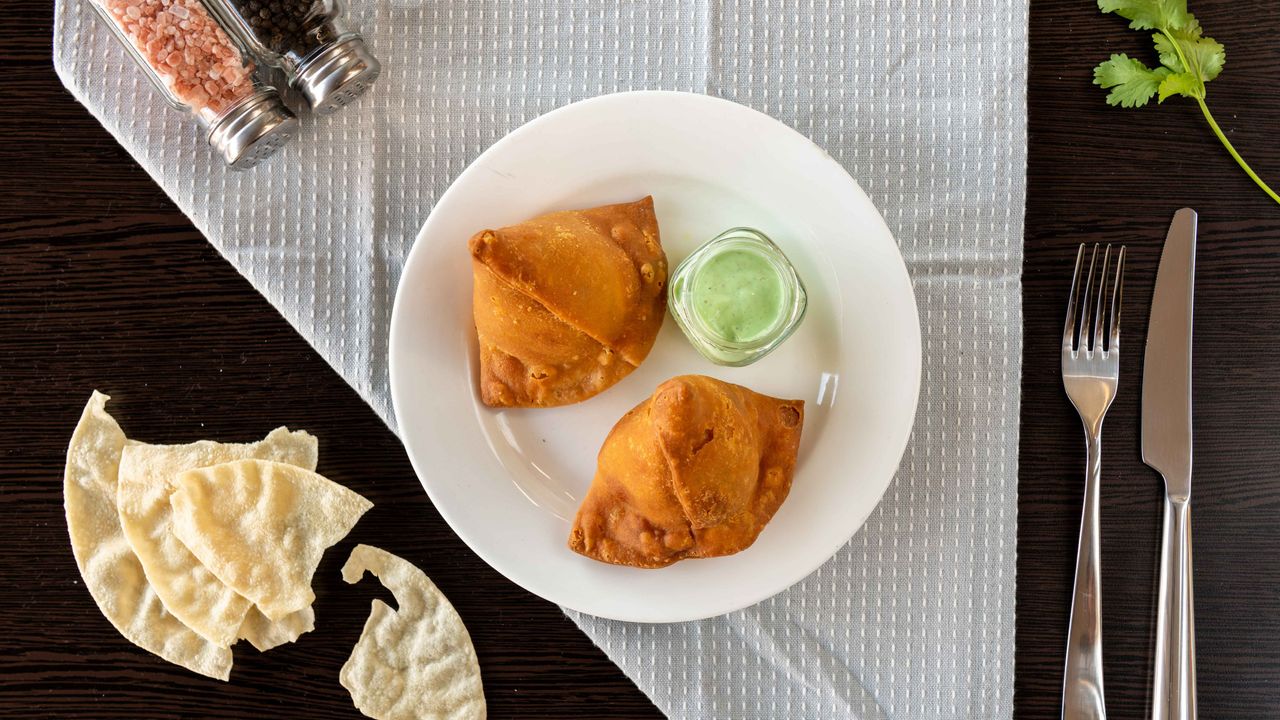 Vegetable Samosa (2 Pieces)