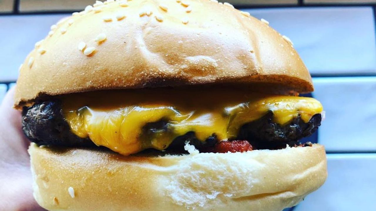 Classic Cheeseburger