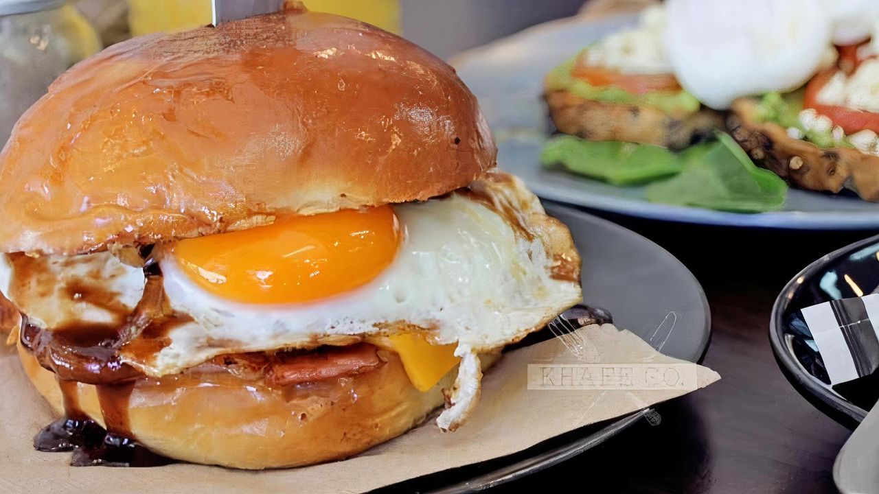 Bacon & Egg Deluxe Roll