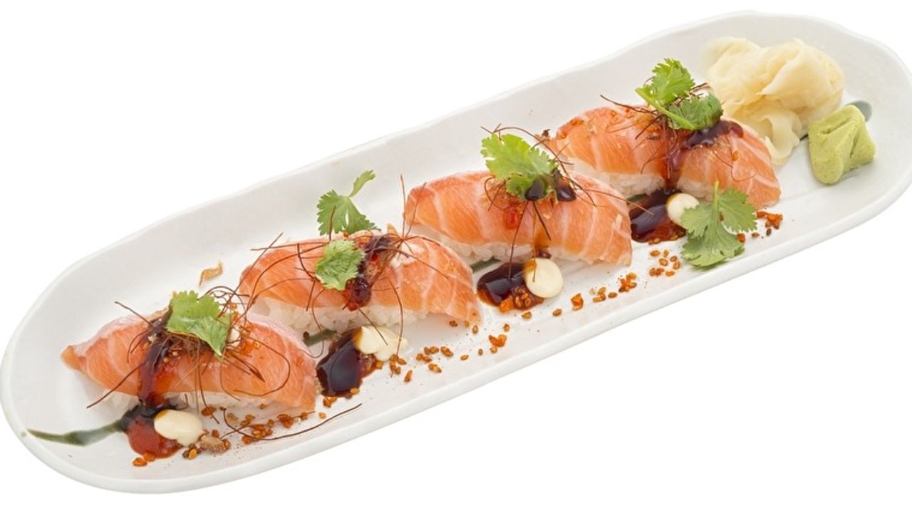 Aburi Salmon sushi 10 pcs