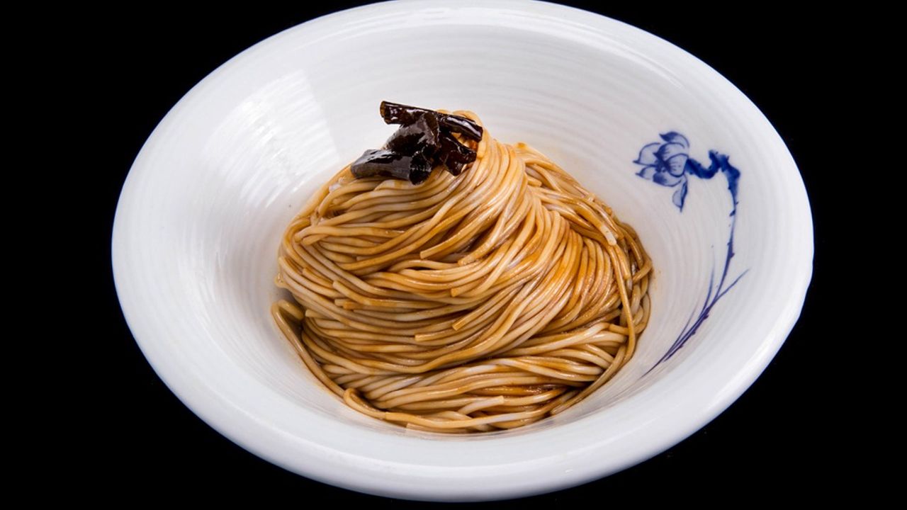 J10. Shanghai Style Dry Noodle with Shallot Oil