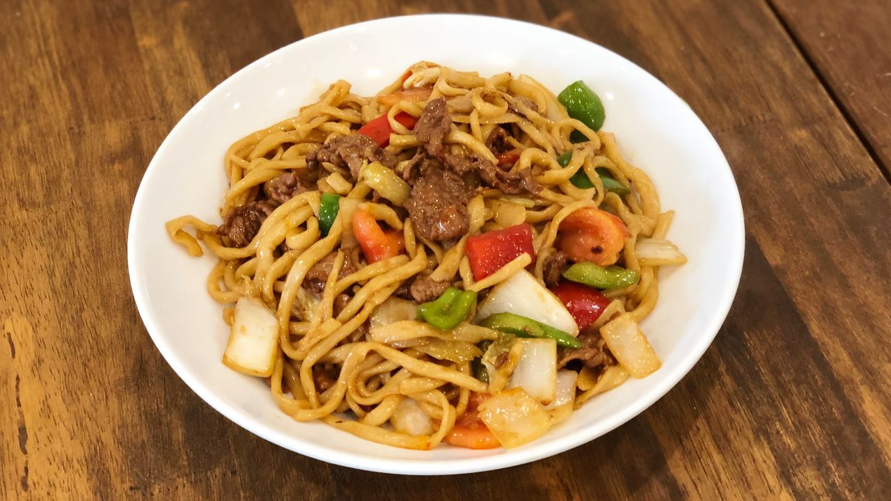 H101.Stir-fried Handmade Noodle with Beef