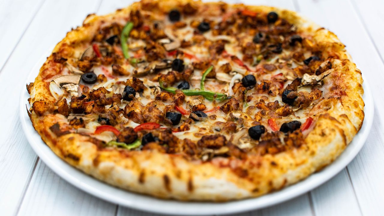 Tandoori Chicken Supreme Pizza (Halal)