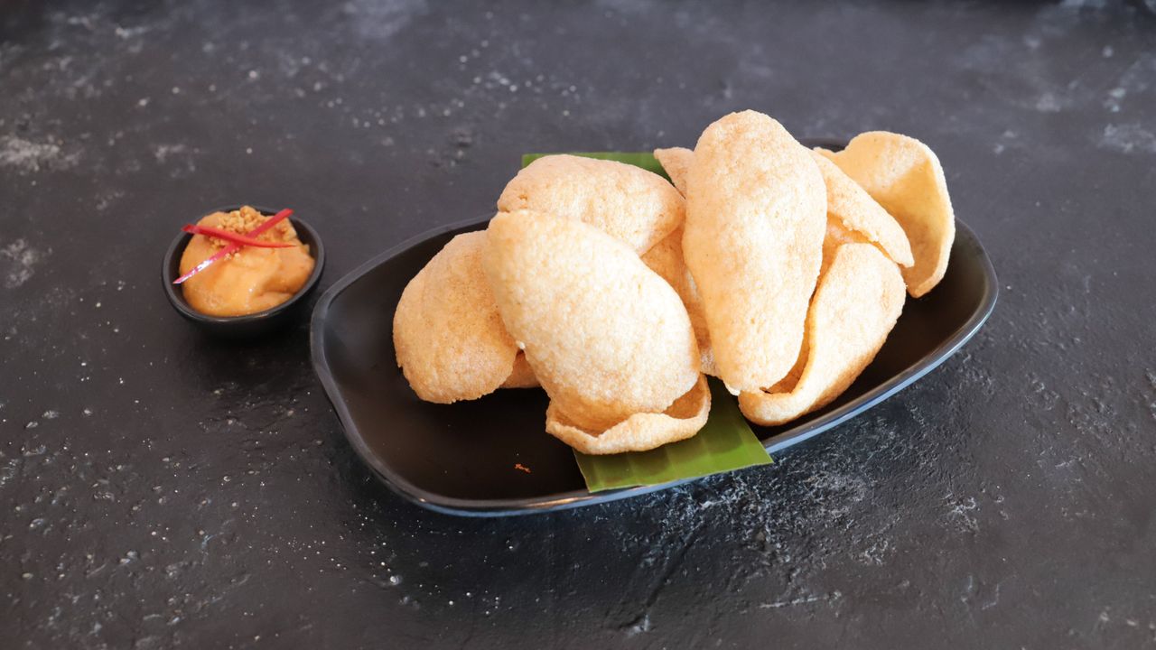 Prawn Crackers & Peanut Sauce
