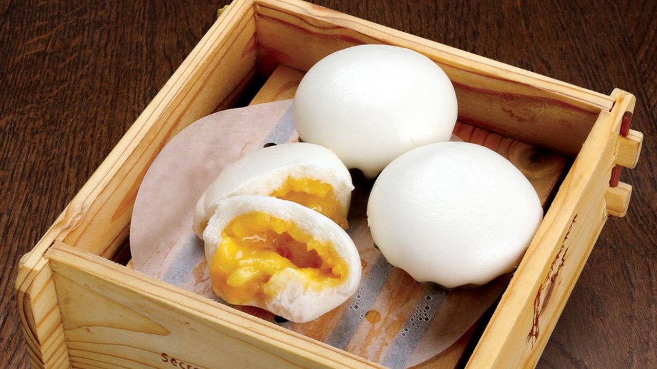 D15 Salted Egg Yolk Custard Bun (3pcs)