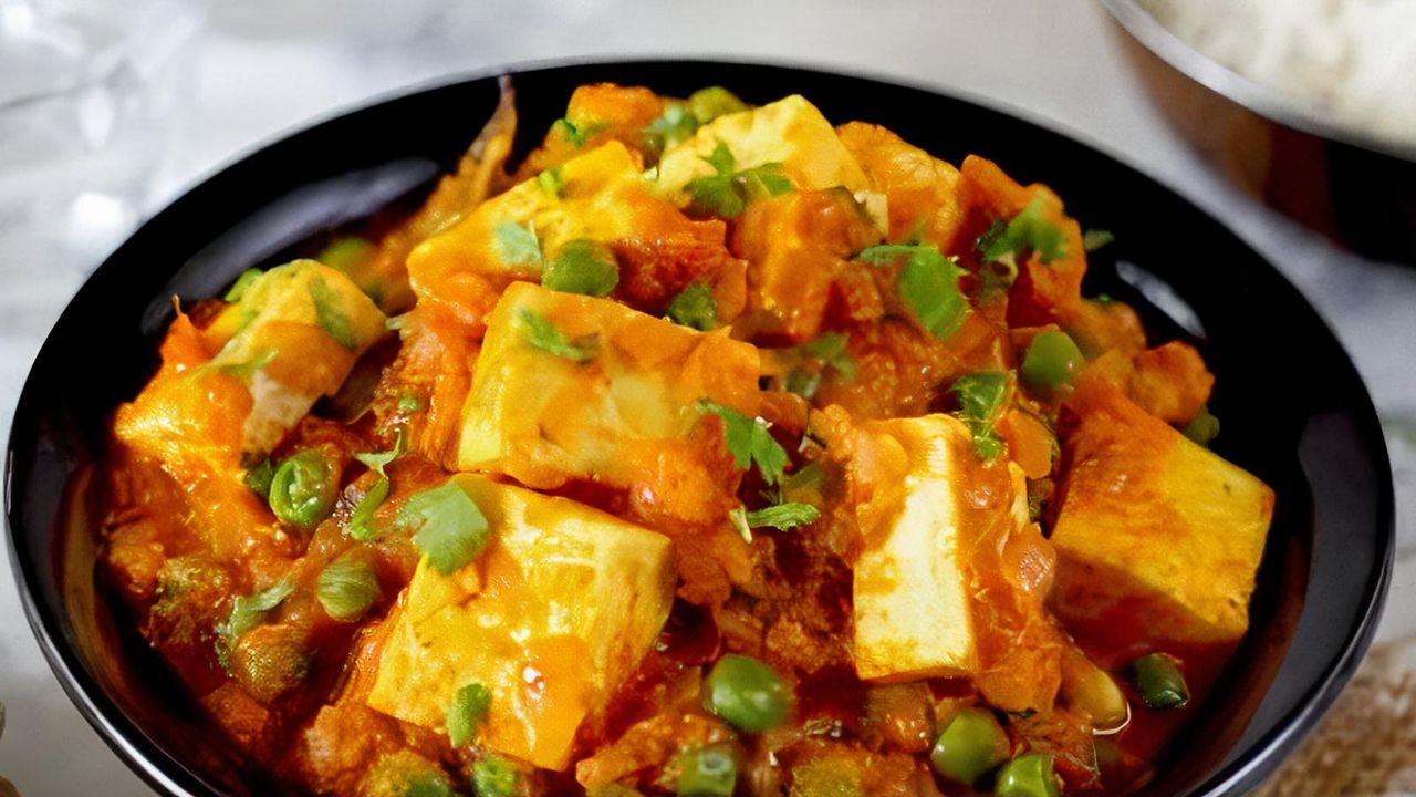 Mattar Paneer (Green peas)