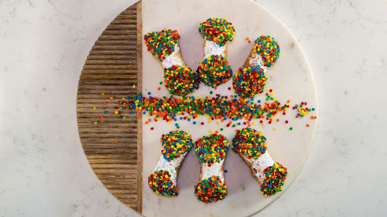 Box of 21 Small Bright Confetti Cannoli