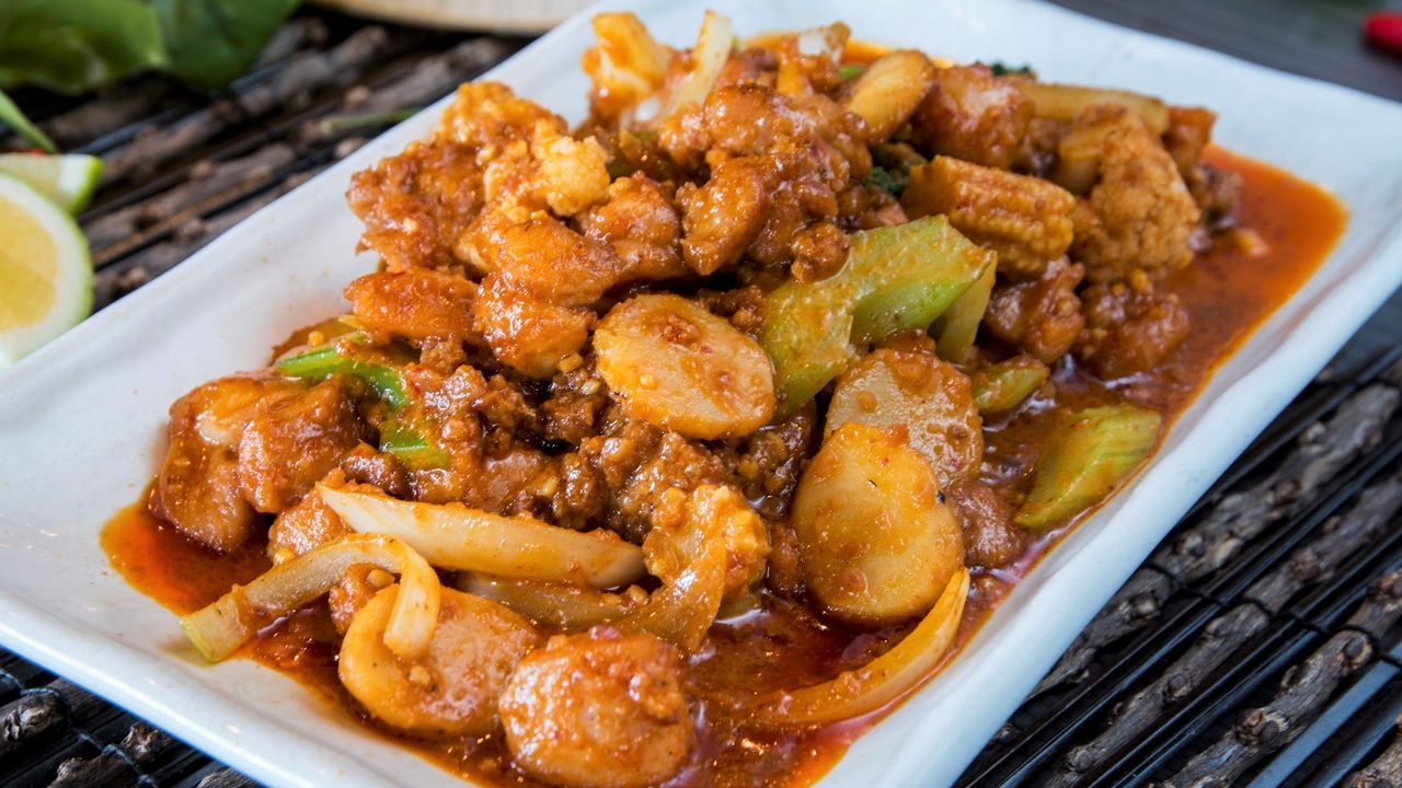 Stir-Fry Chicken with Satay Sauce & Vegetables