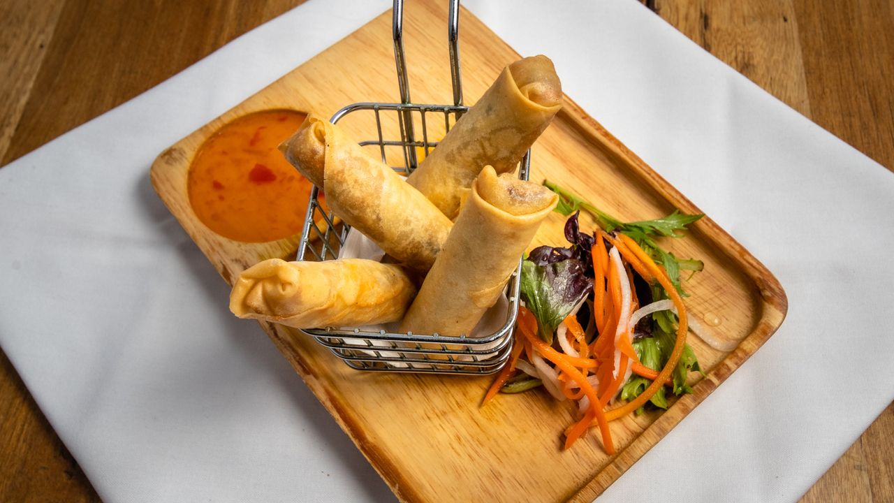 Handmade Spring Rolls (4 Pcs.)