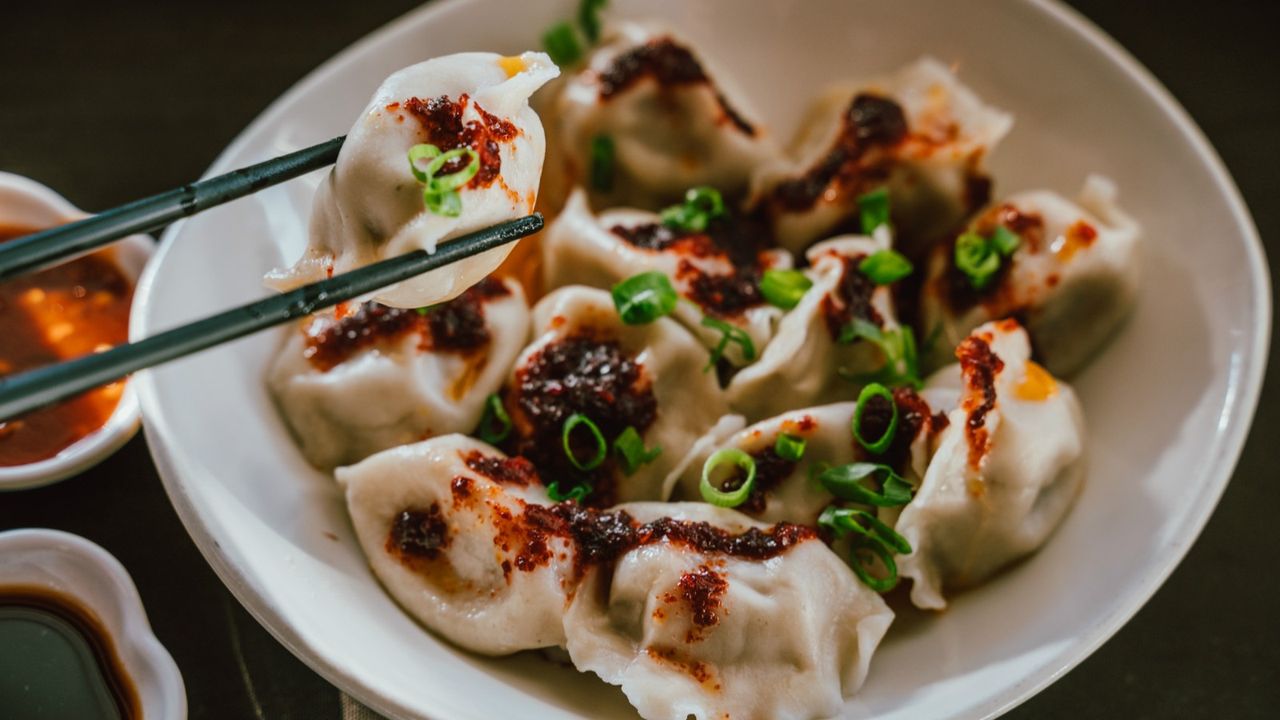 D11. Spicy Pork Dumplings (12)