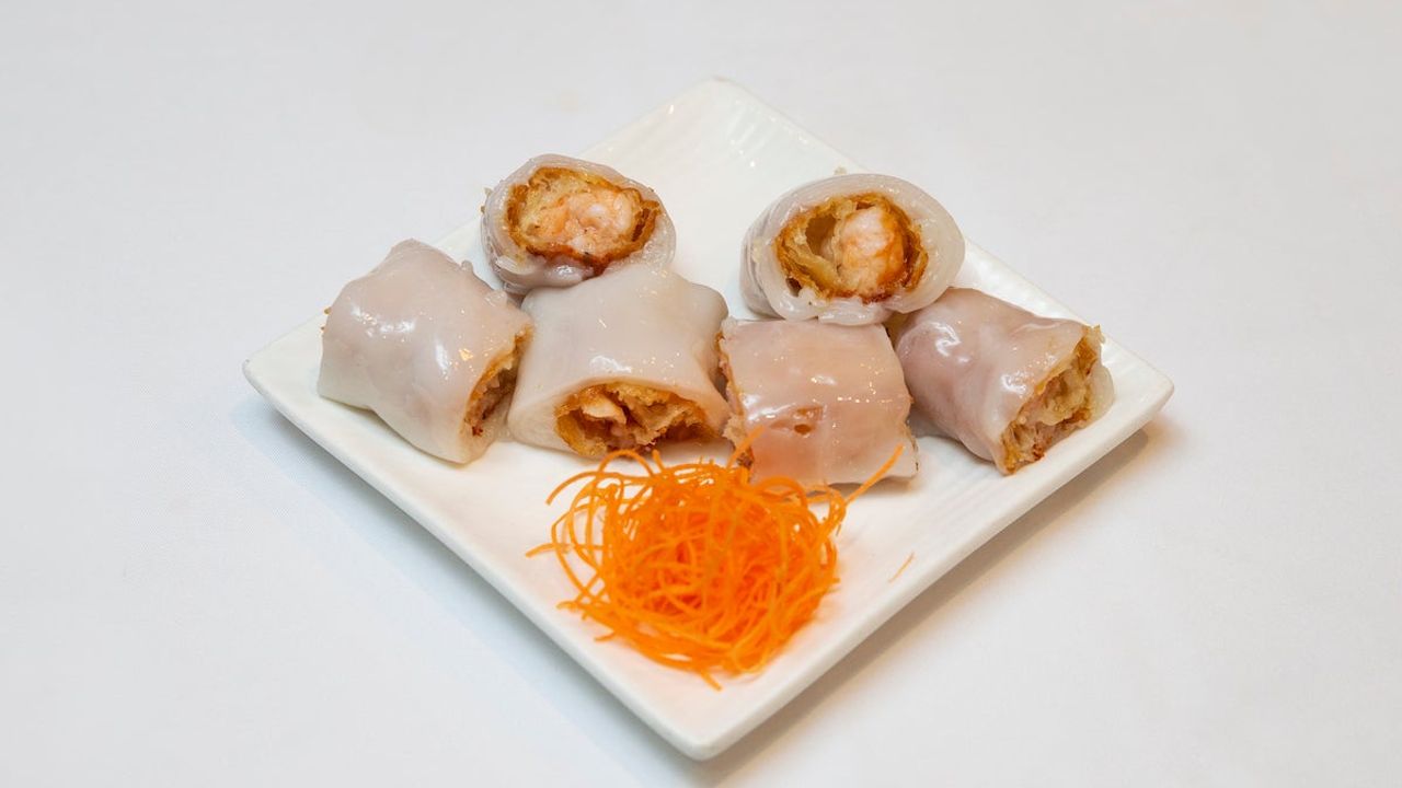 Rice Flour Rolls with King Prawn