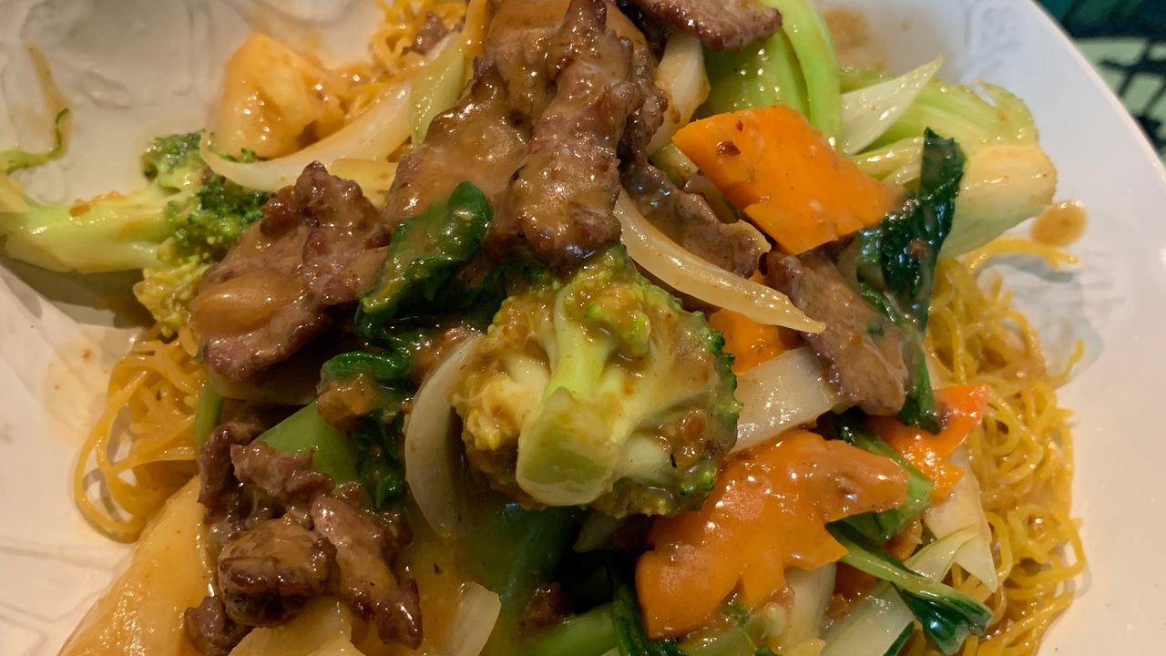 146. Stir-Fried Rice or Egg Noodles with Beef & Satay Sauce