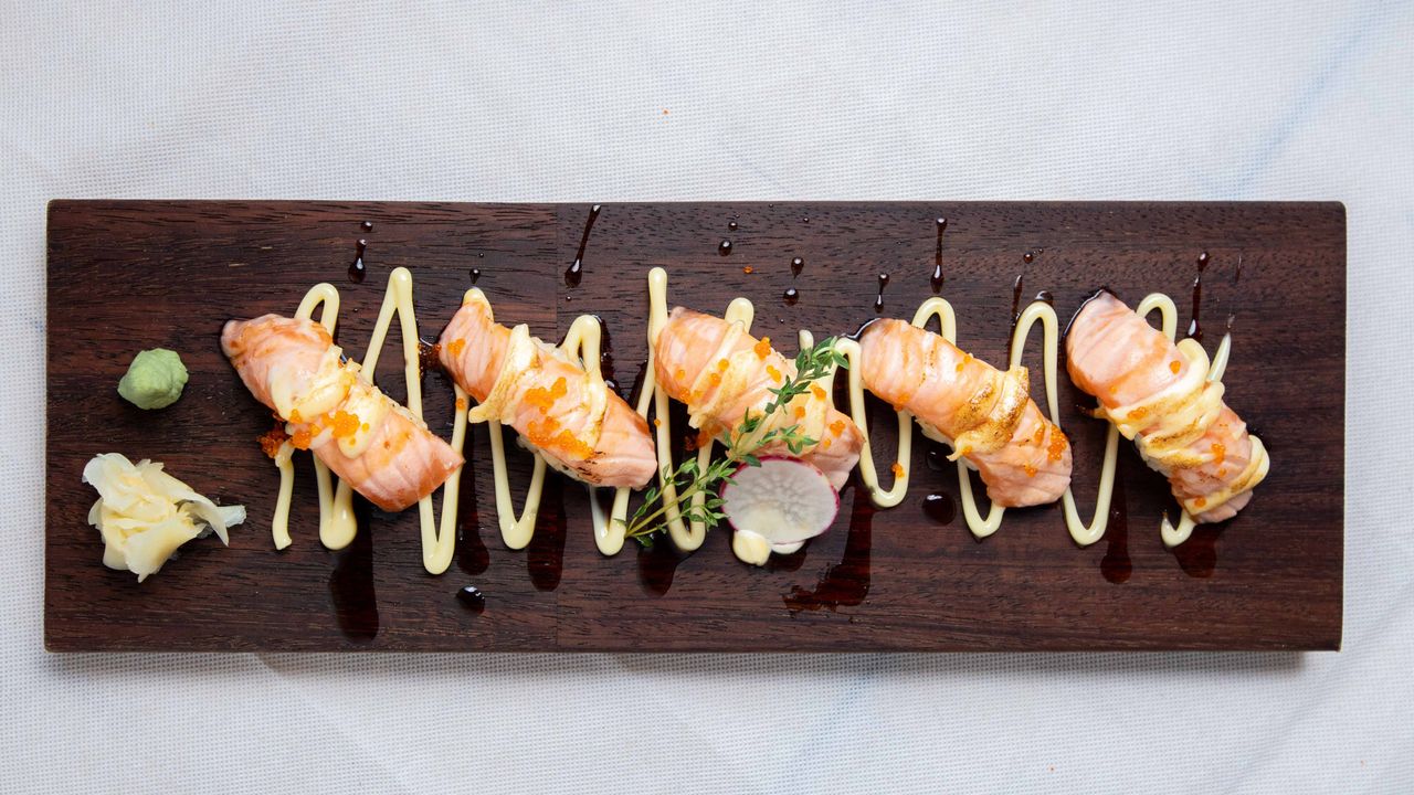 Grilled Salmon Aburi (5 Pieces)