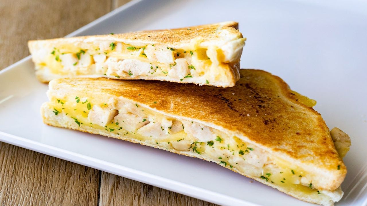 Chicken and Cheese Toasted Sandwich