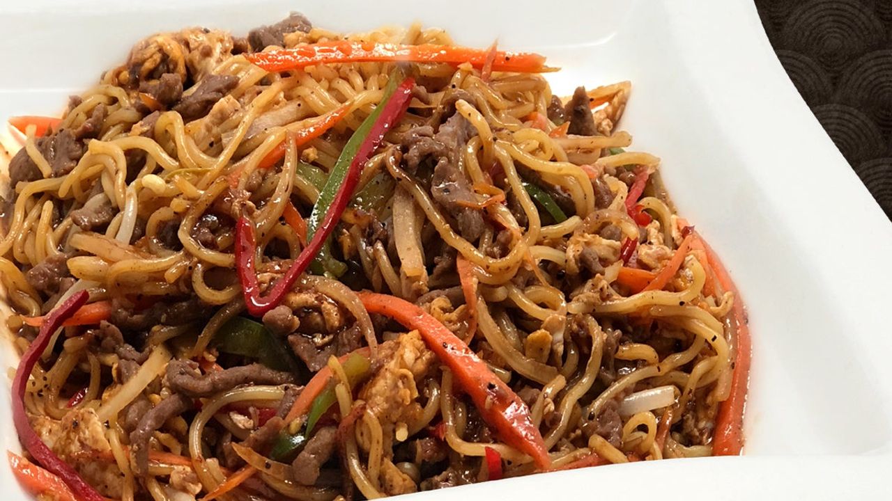 Shredded Beef Stir Fried Noodle with Black Pepper Sauce