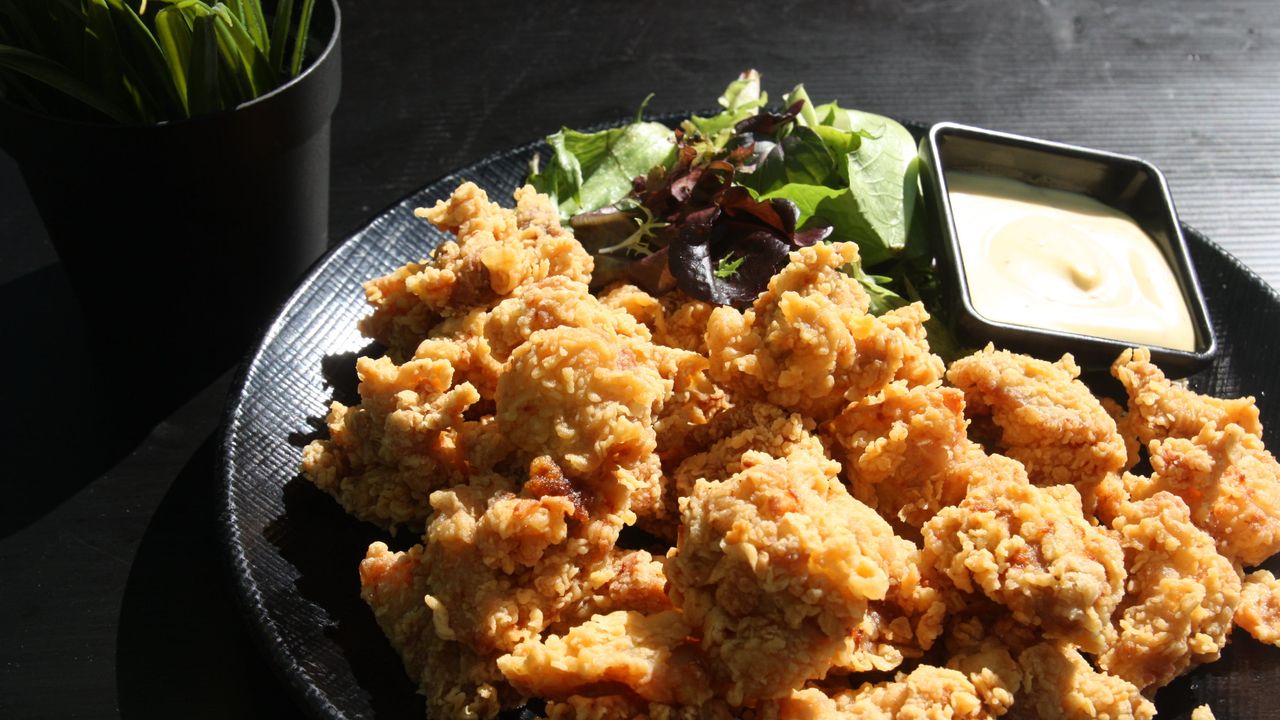 Boneless Chicken and Chicken Wing (3 Pieces)