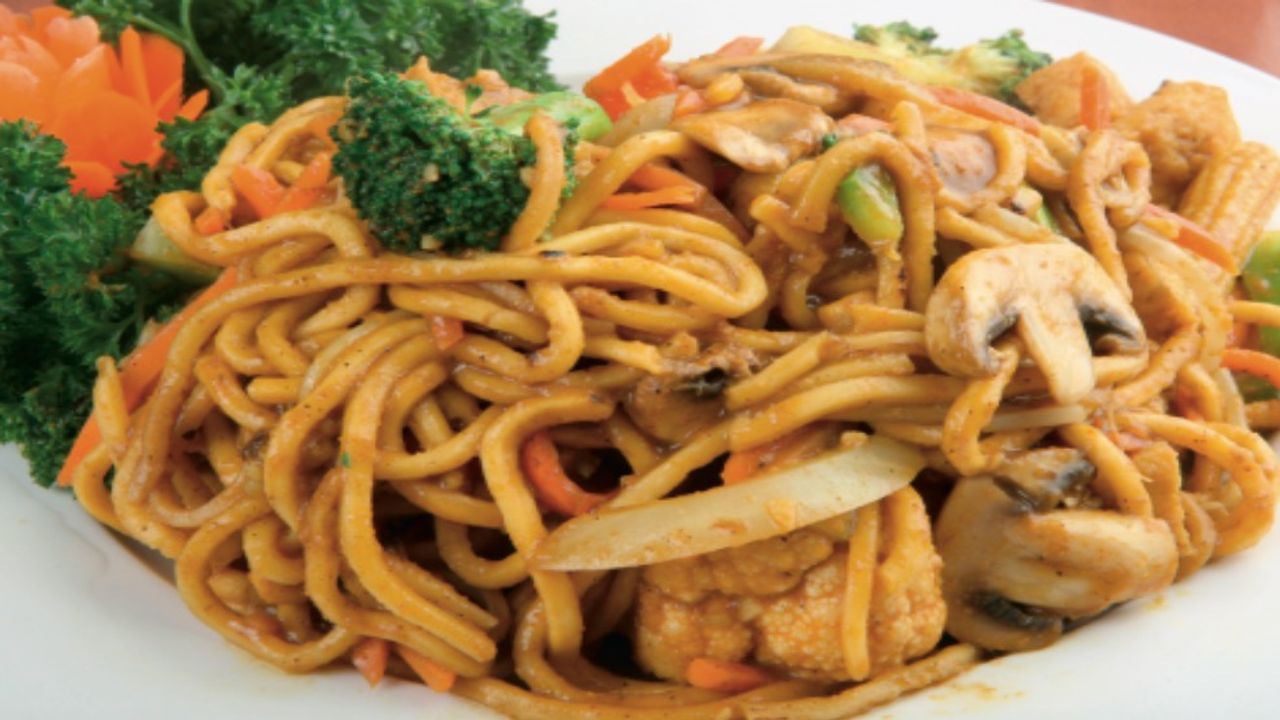 21. Vegetarian Goreng (V)