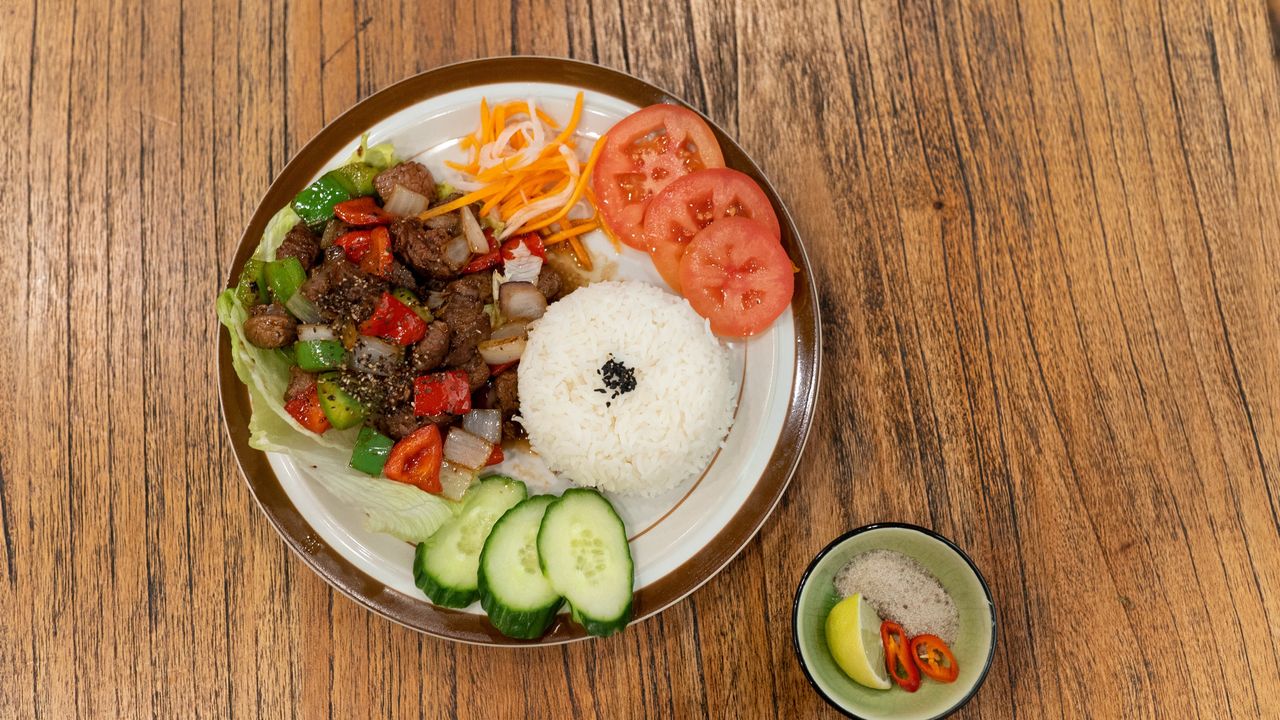 Shaken Beef Rice - Cơm Bò Lúc Lă ́c