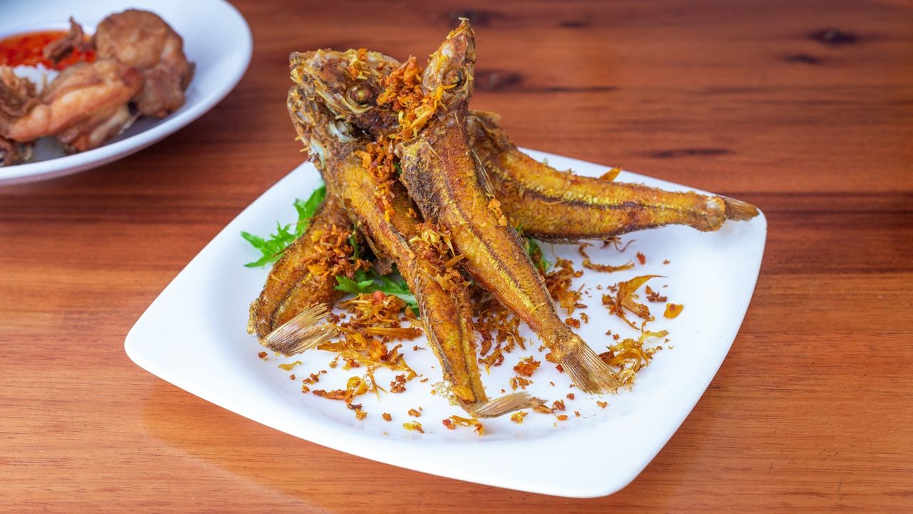 Fried Red Spot Whiting with Turmeric