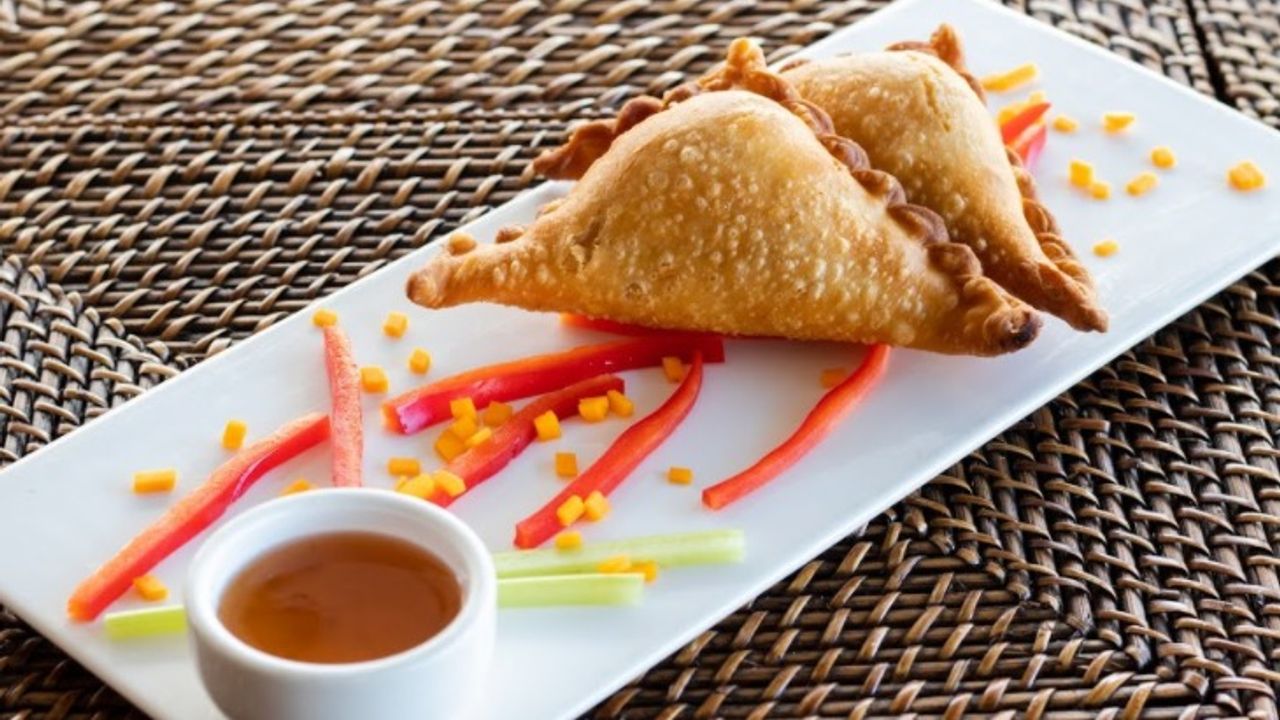 2. Curry Puff (2)