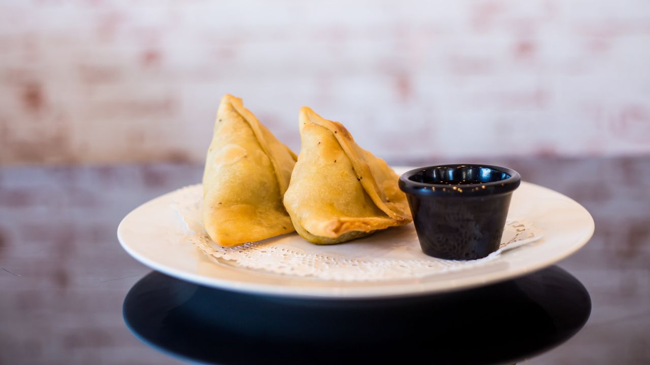 Samosa (V) (Plate)