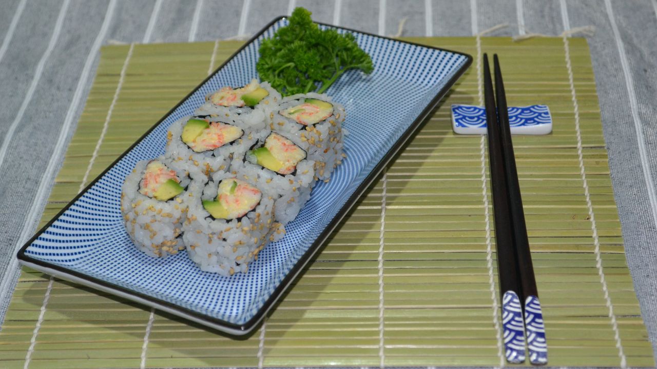 Crab Salad & Avocado Small Roll (6pc)