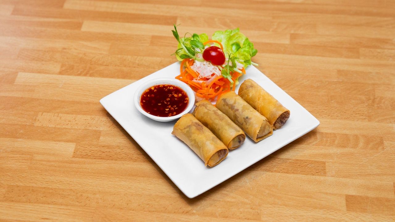 Spring Rolls - Veg (4 Pieces)