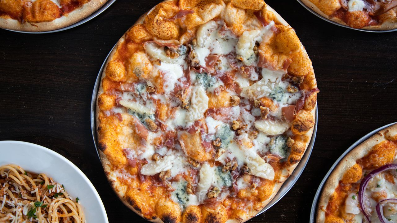 Pearscuitto Pizza