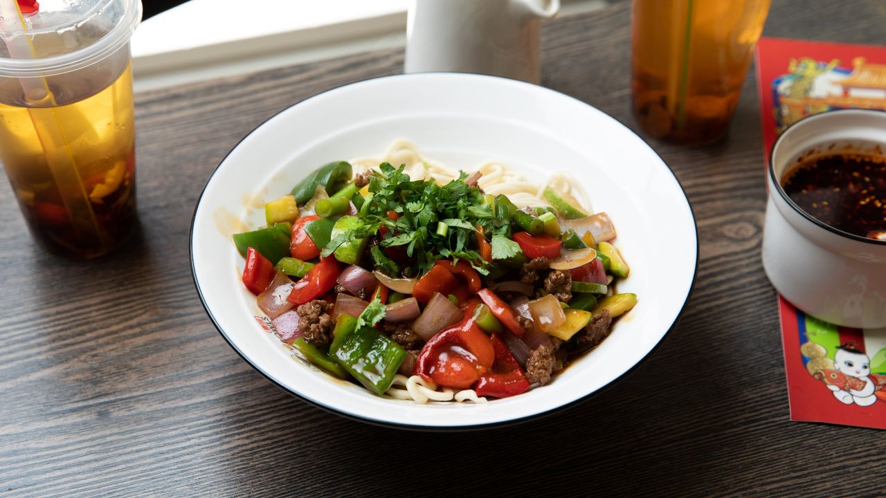 Mixed Dry Noodle with Vegetable & Beef Mince