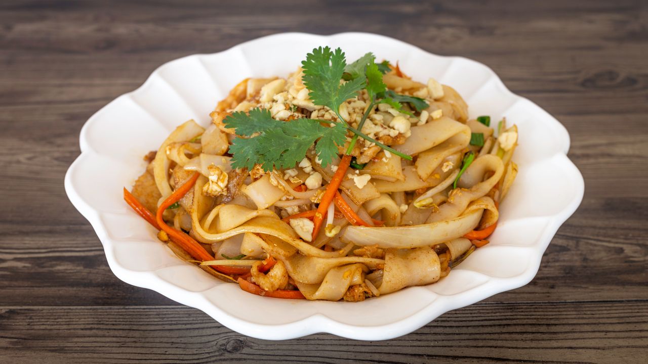 Pad Thai (Peanuts on top)