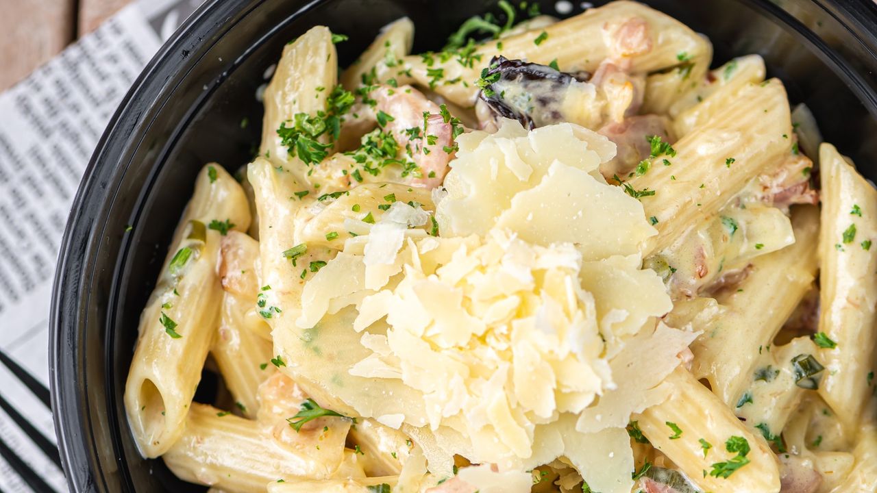 Lunch Chicken Penne Carbanara