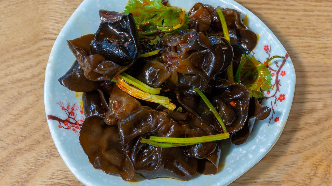 46. Black Fungus in Vinegar & Spicy Sauce (V) 涼拌酸辣木耳