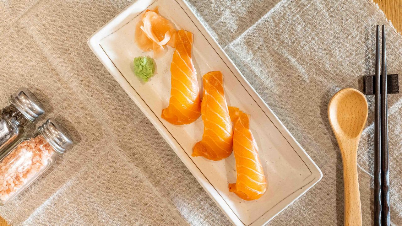Salmon Nigiri Sushi (3pcs)