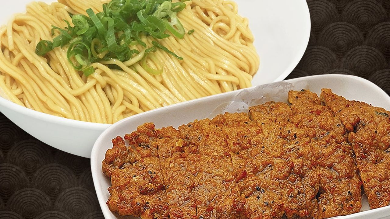 Fried Pork Chop Dry Noodle with Special Shallot Sauce