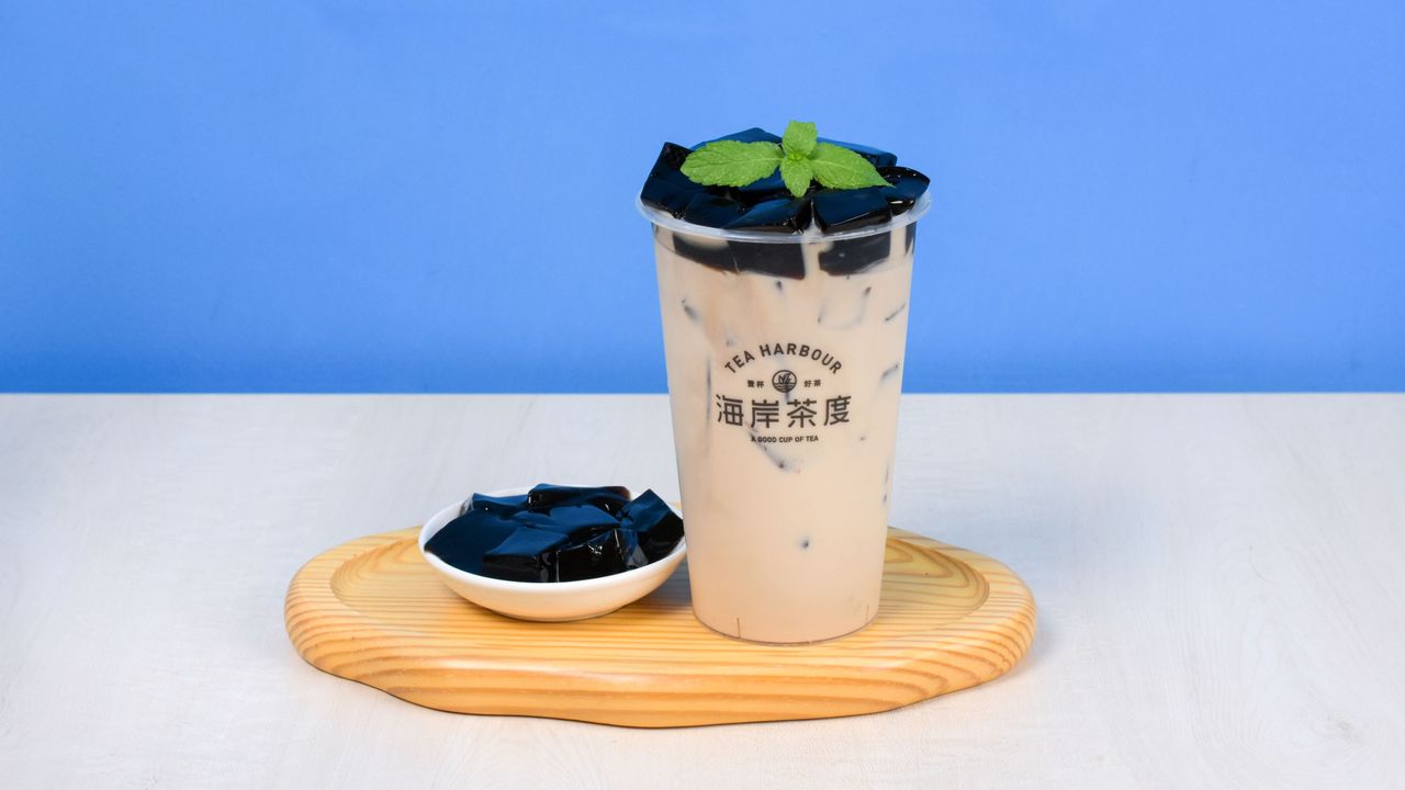 C6. Black Diamond Milk Tea 牛魔王黑砖奶茶