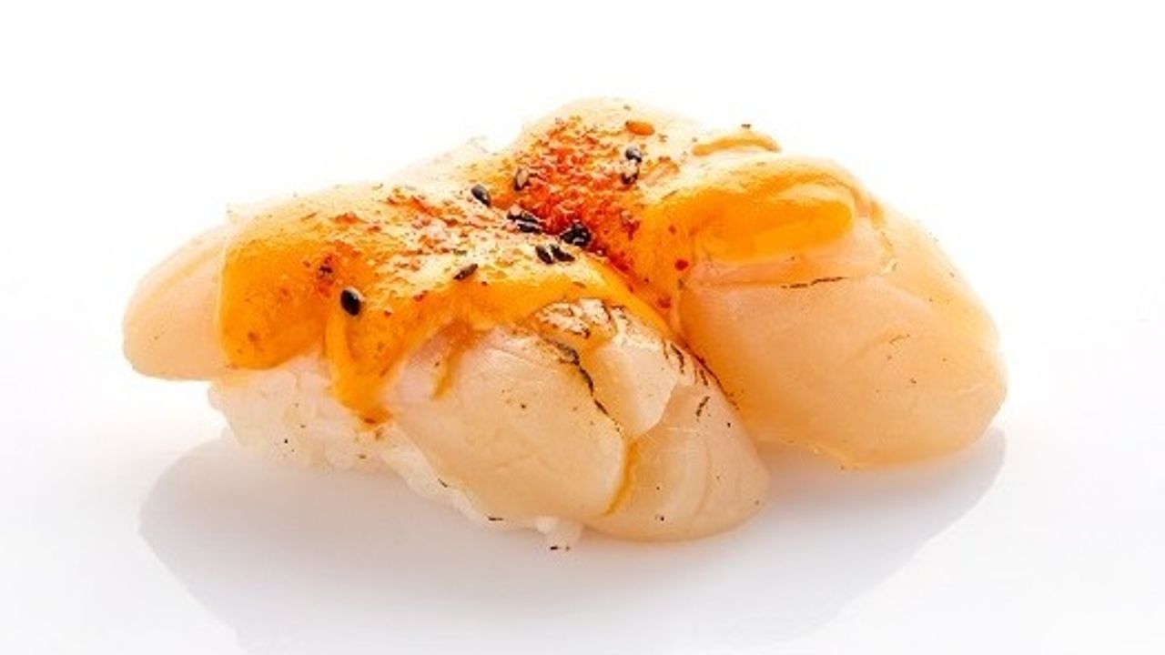 Aburi Spicy Scallop Nigiri (gf)