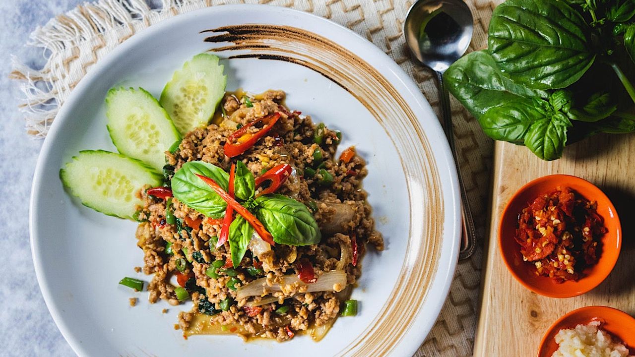 Gra Prao Gai (Spicy)
