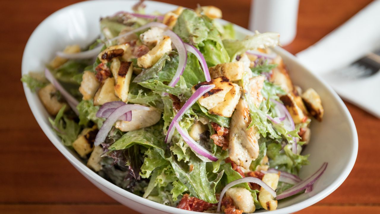 Chickem amd Halloumi Salad