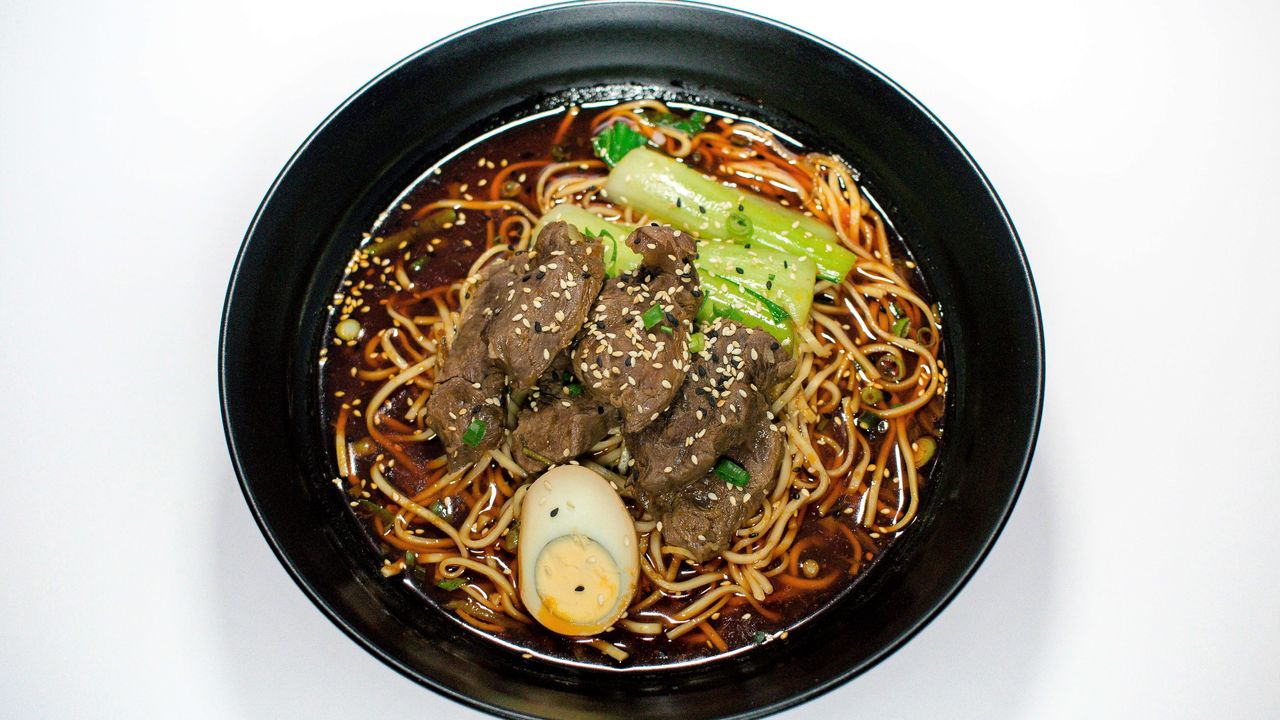 N30, Szechuan Spicy Beef Noodle Soup / 川味麻辣牛肉麵