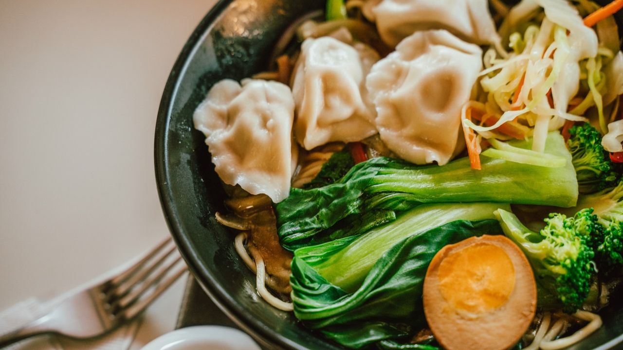 R08 Pork Dumplings Ramen