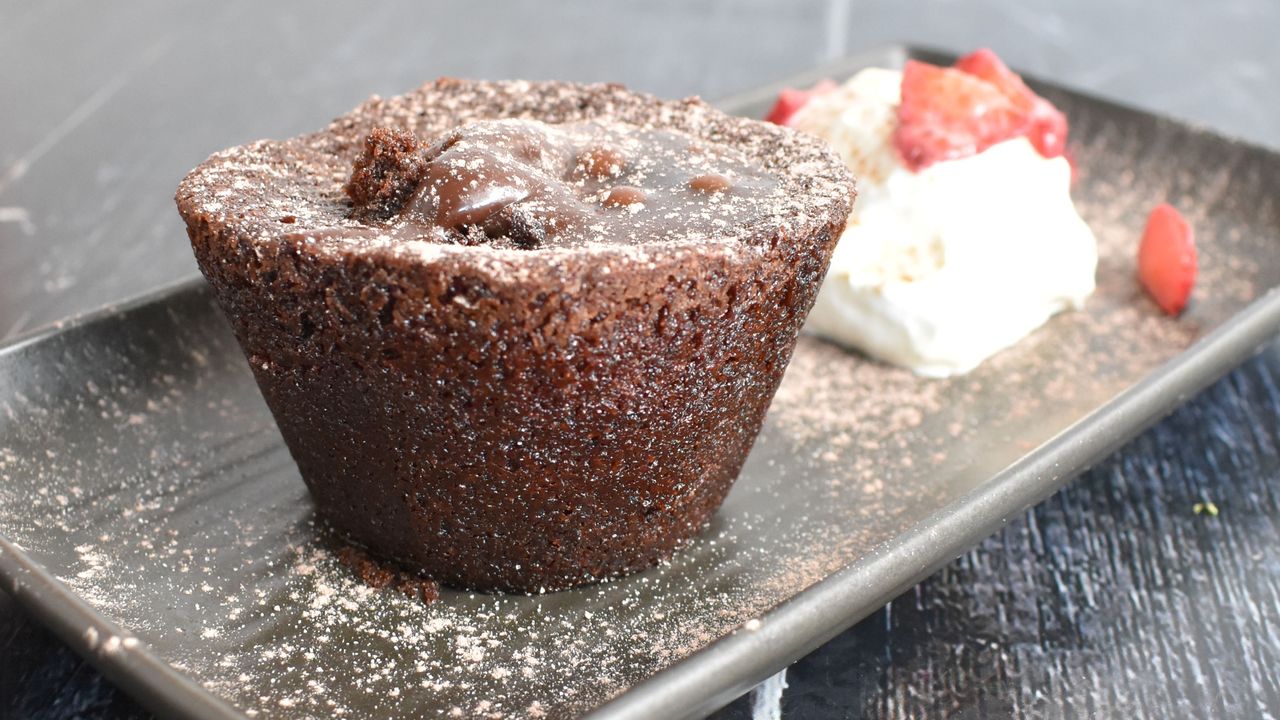 Chocolate Ooze Mud Cake (V)