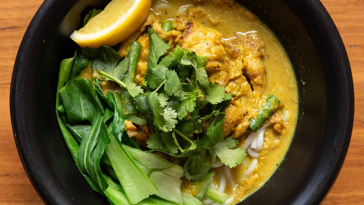 Hanoi Chicken Curry Mixian Noodles (GF)