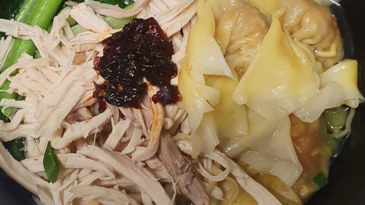 Satay Chicken & Wontons Noodle Soup